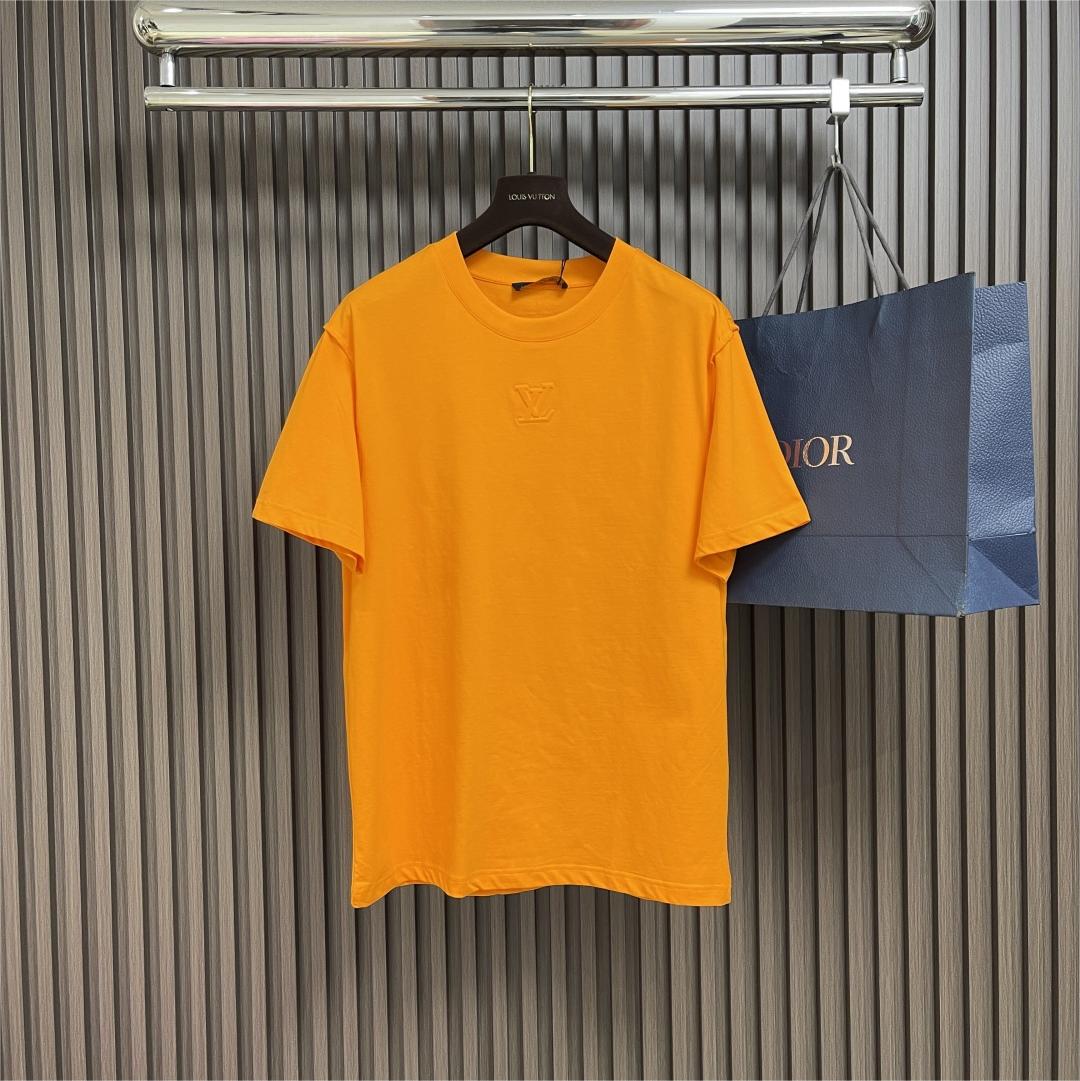 Embossed short-sleeved T-shirt