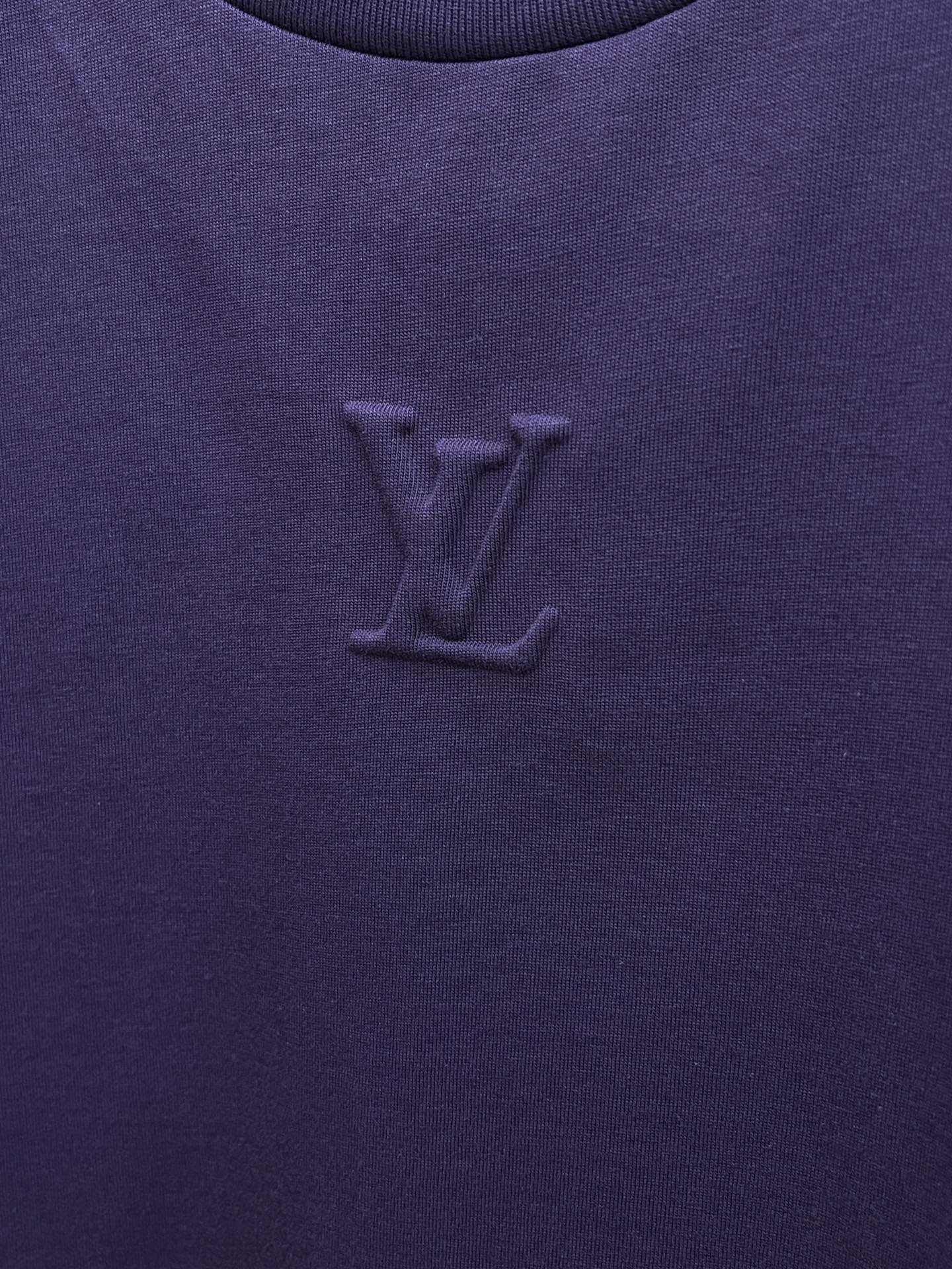 Chest Embossed Letter Short Sleeve T-Shirt