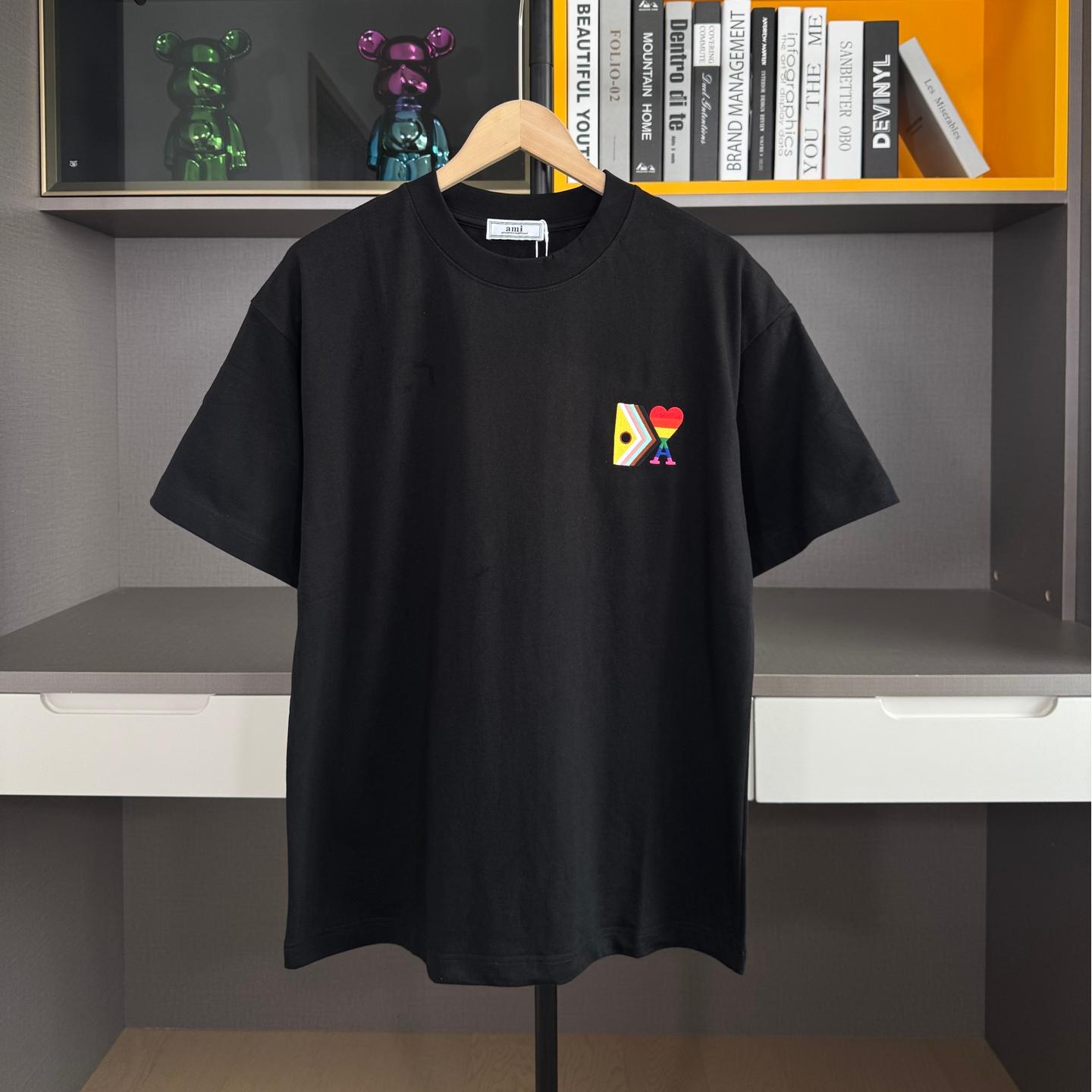 New Rainbow Heart Round Neck T-shirt