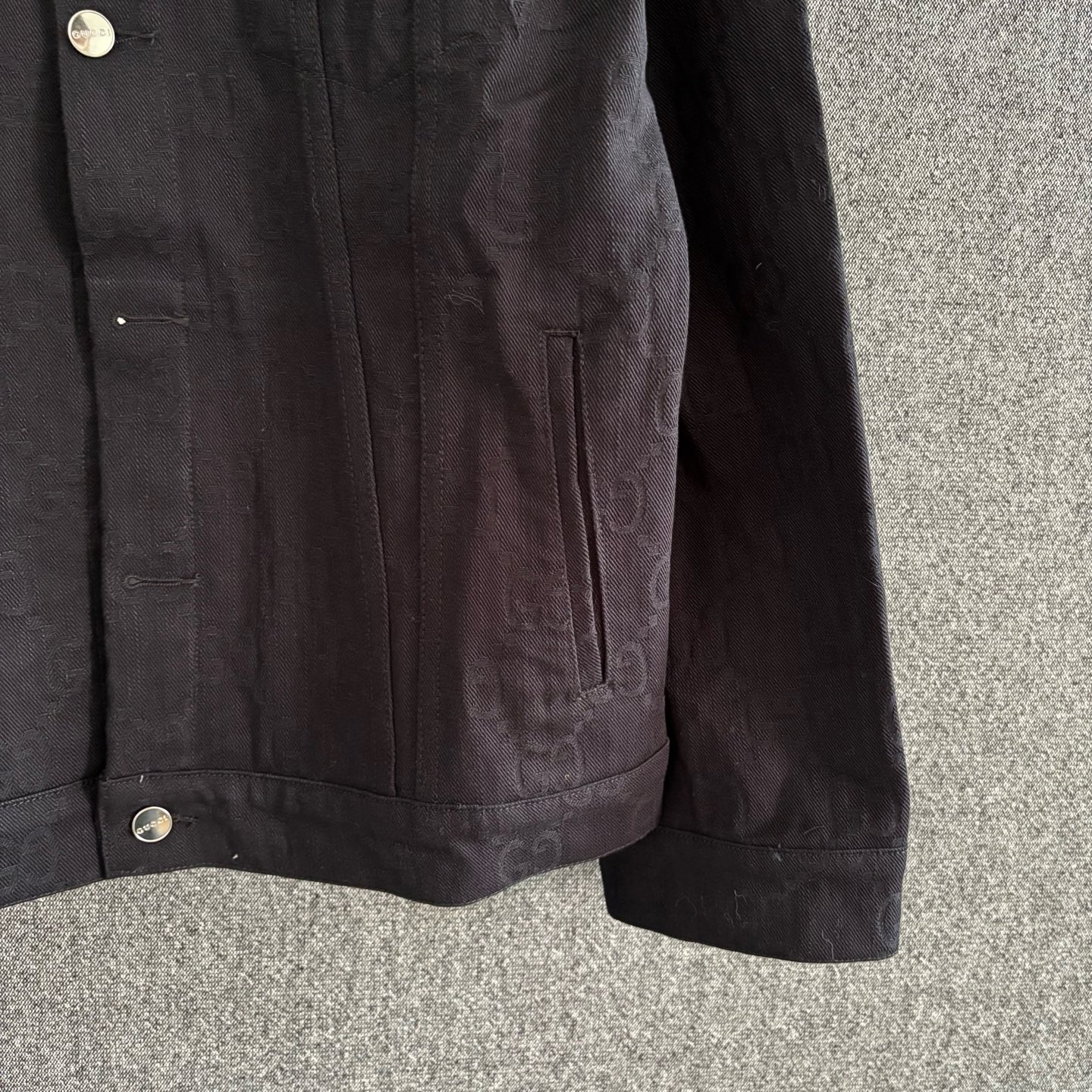 Embossed denim long-sleeved jacket