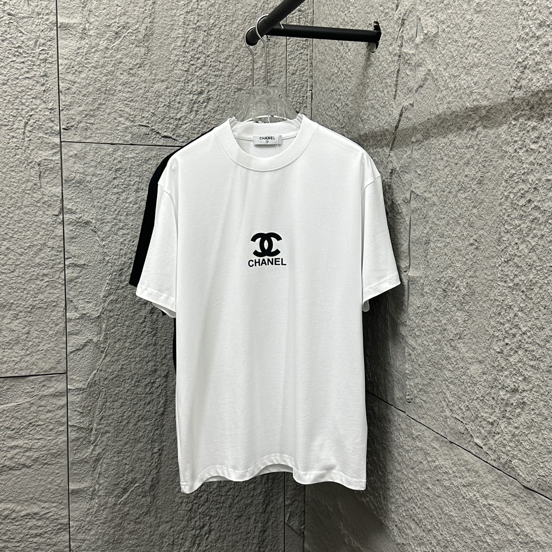 Silicone font letter T-shirt