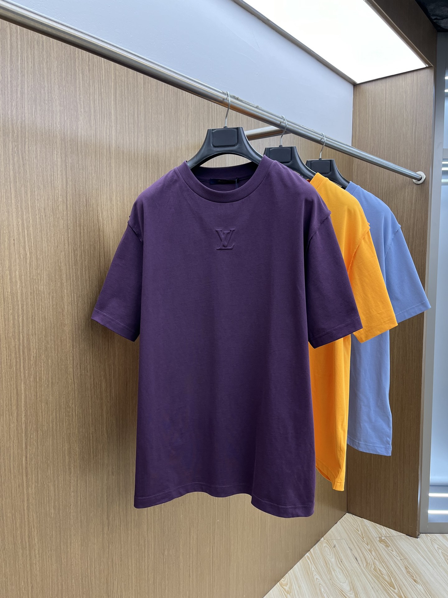 Chest Embossed Letter Short Sleeve T-Shirt