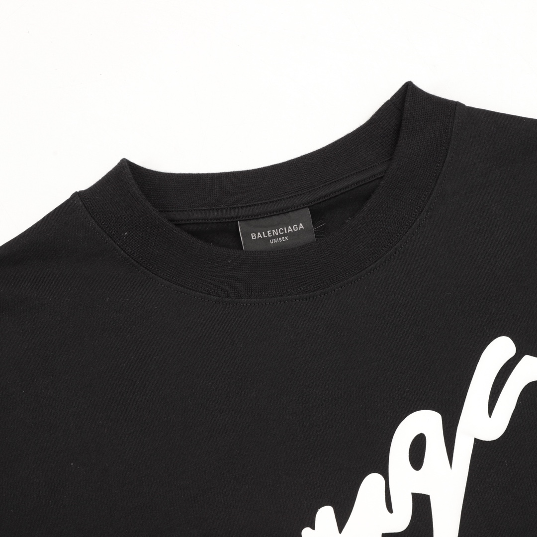 Artistic lettering T-shirt