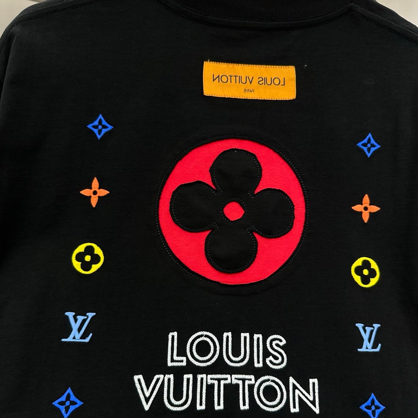 Embroidered appliqué lace T-shirt