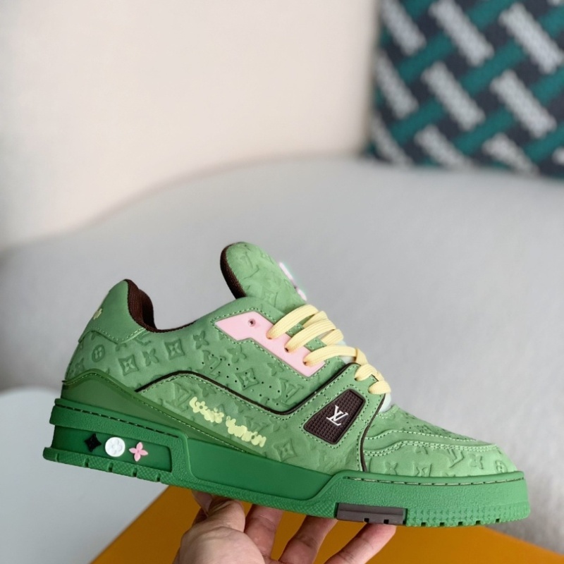 Green casual sneakers