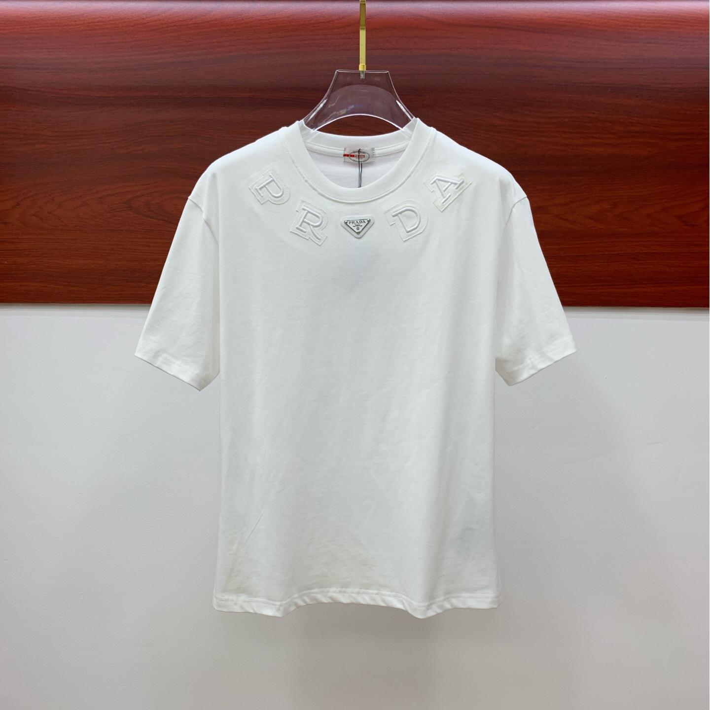 T-shirt with embroidered neckline