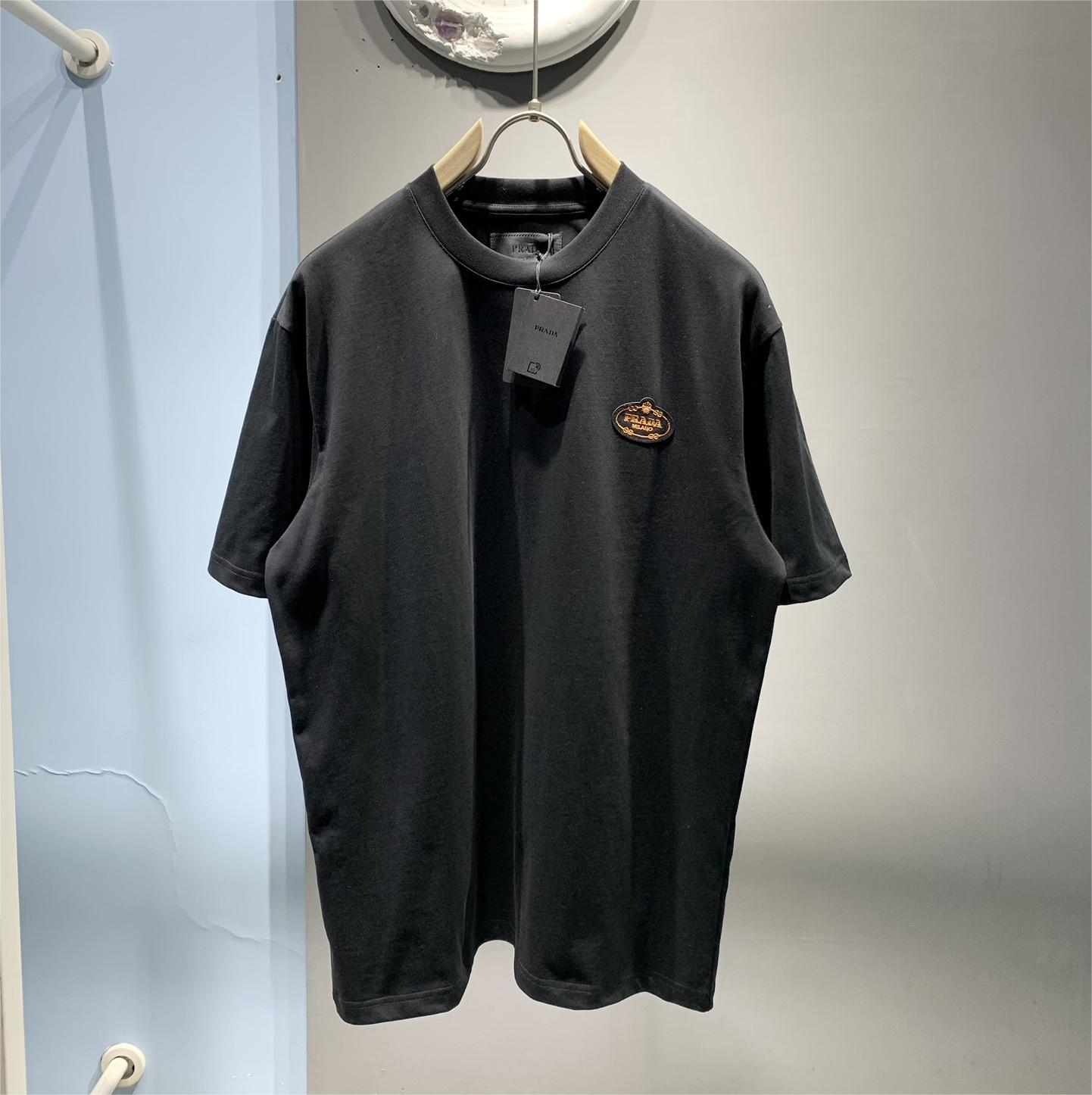 Black And White Knitted T-shirt