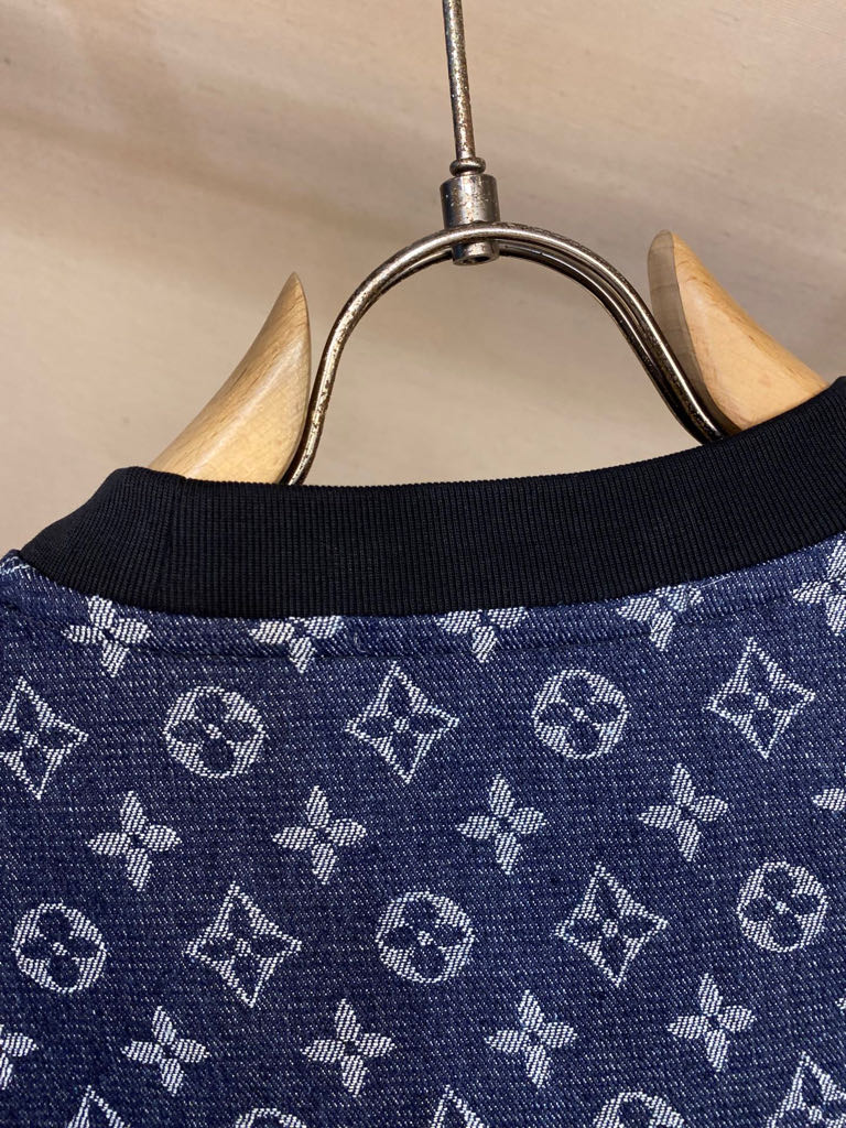 Monochrome wave stitching round neck T-shirt