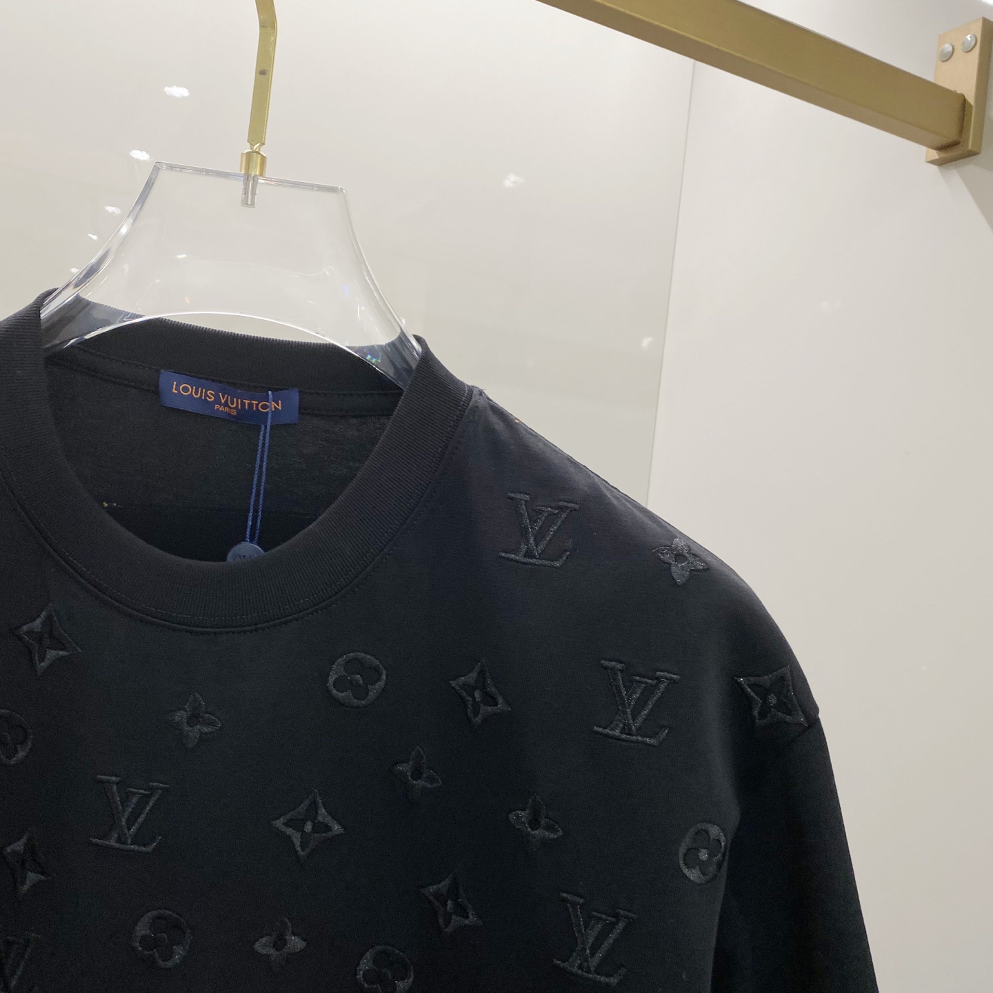 Embroidered patch graphic T-shirt