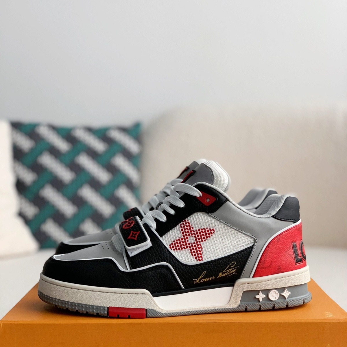 Trainer Black Red Monogram Flower