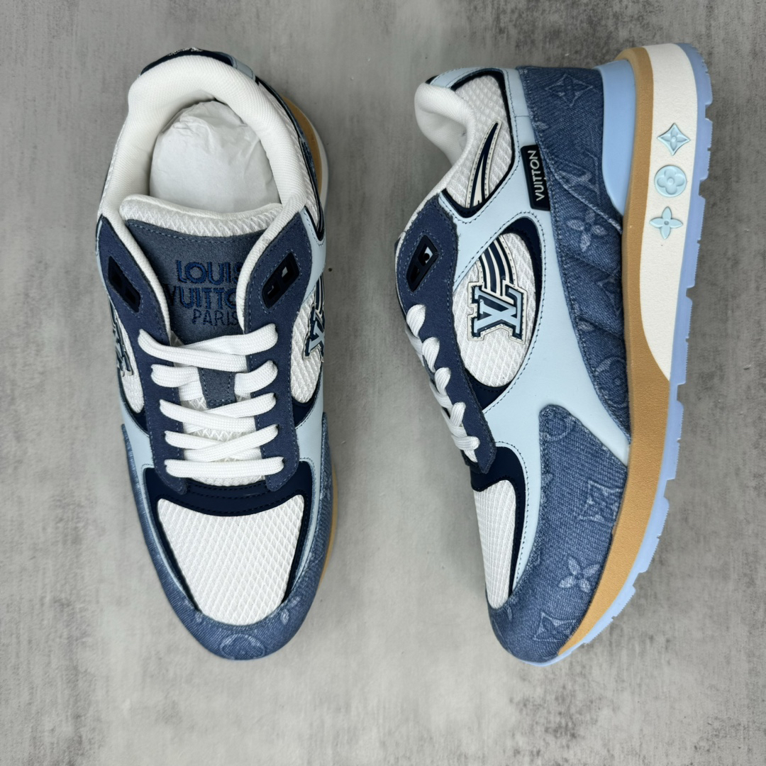 Embossed cowhide sneakers