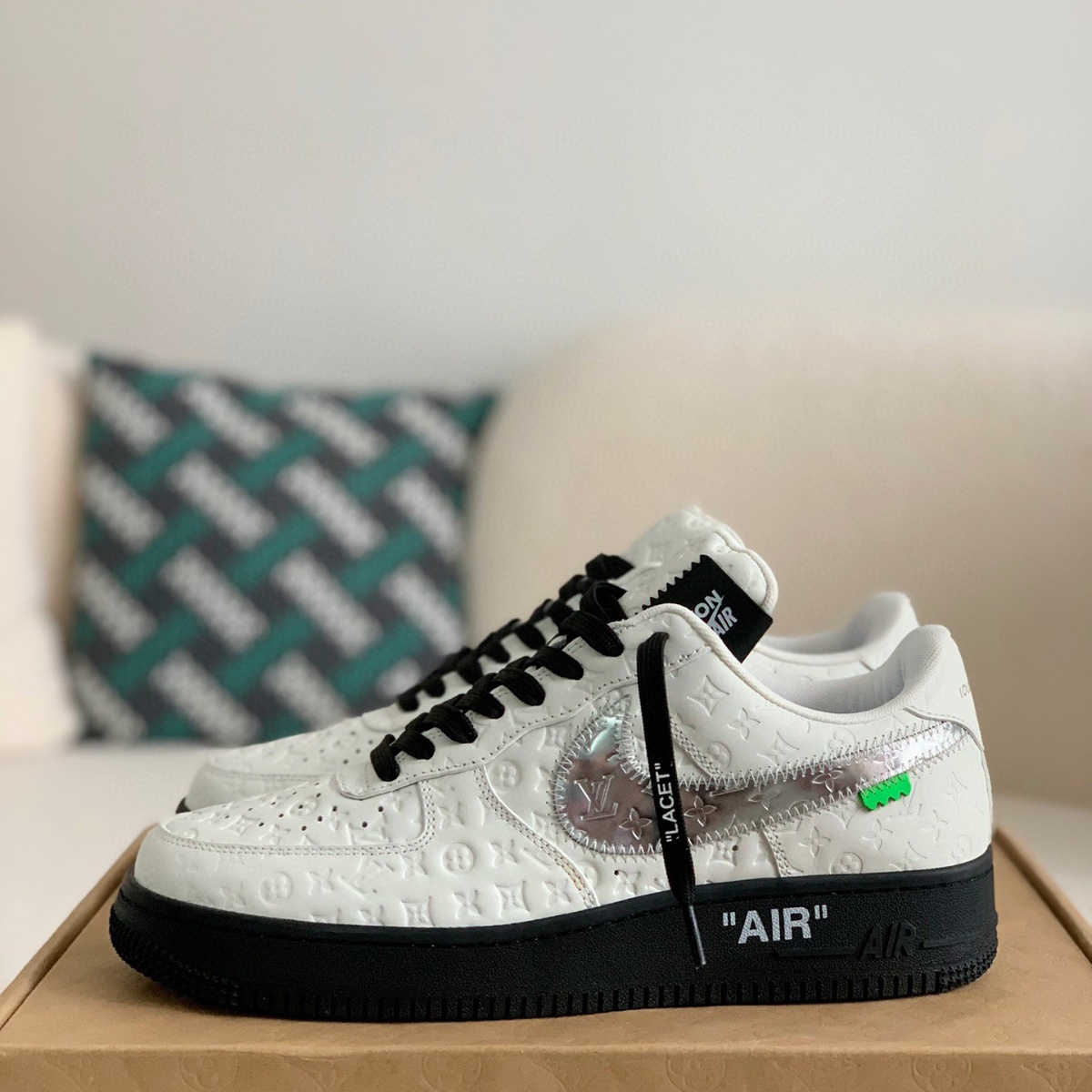 Hook mottled pattern sneakers