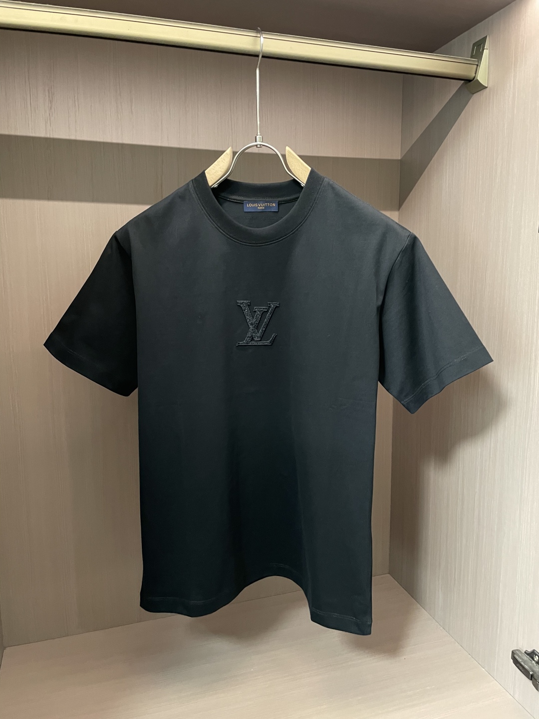 Latest short-sleeved round neck T-shirt