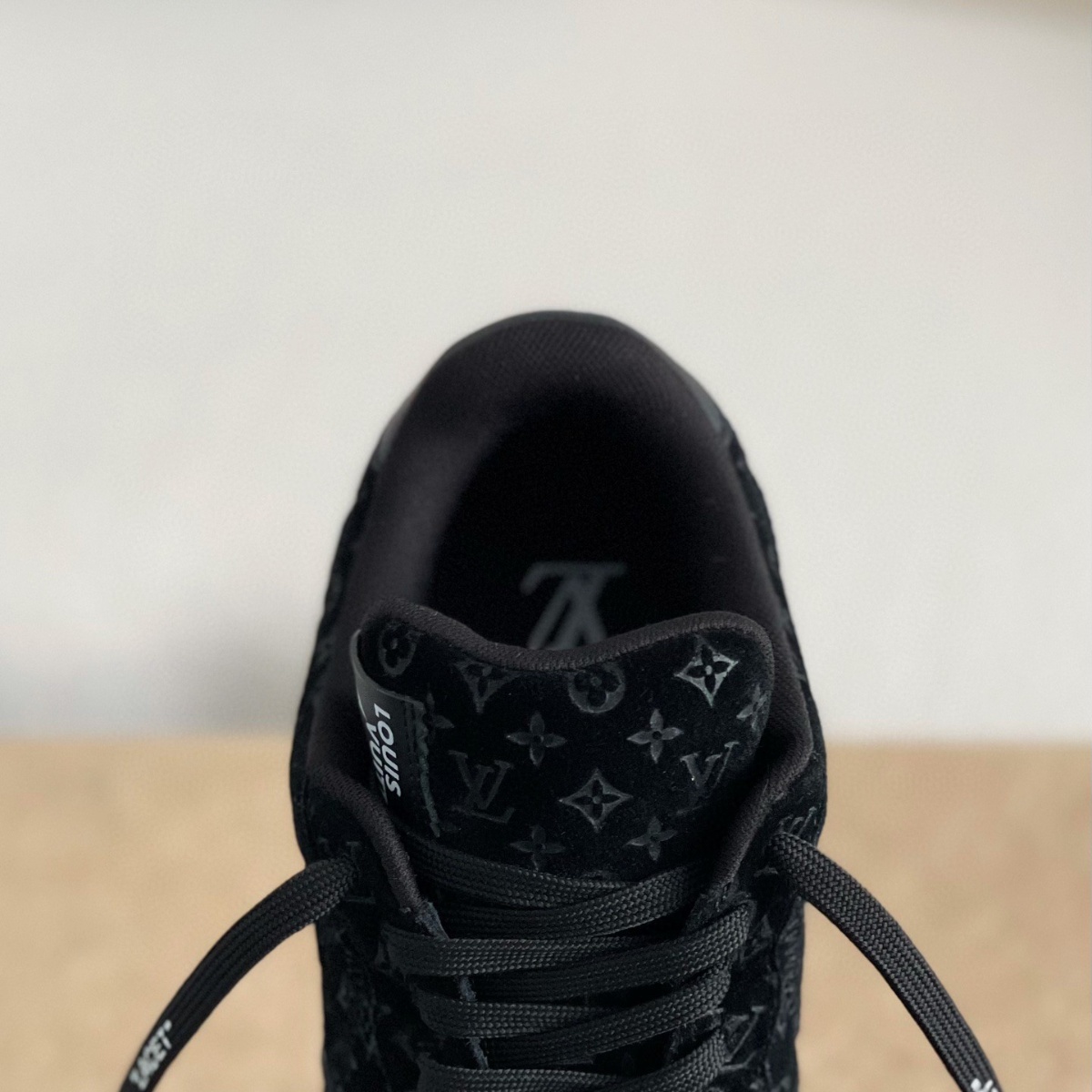 Black\White Lettering Sneakers