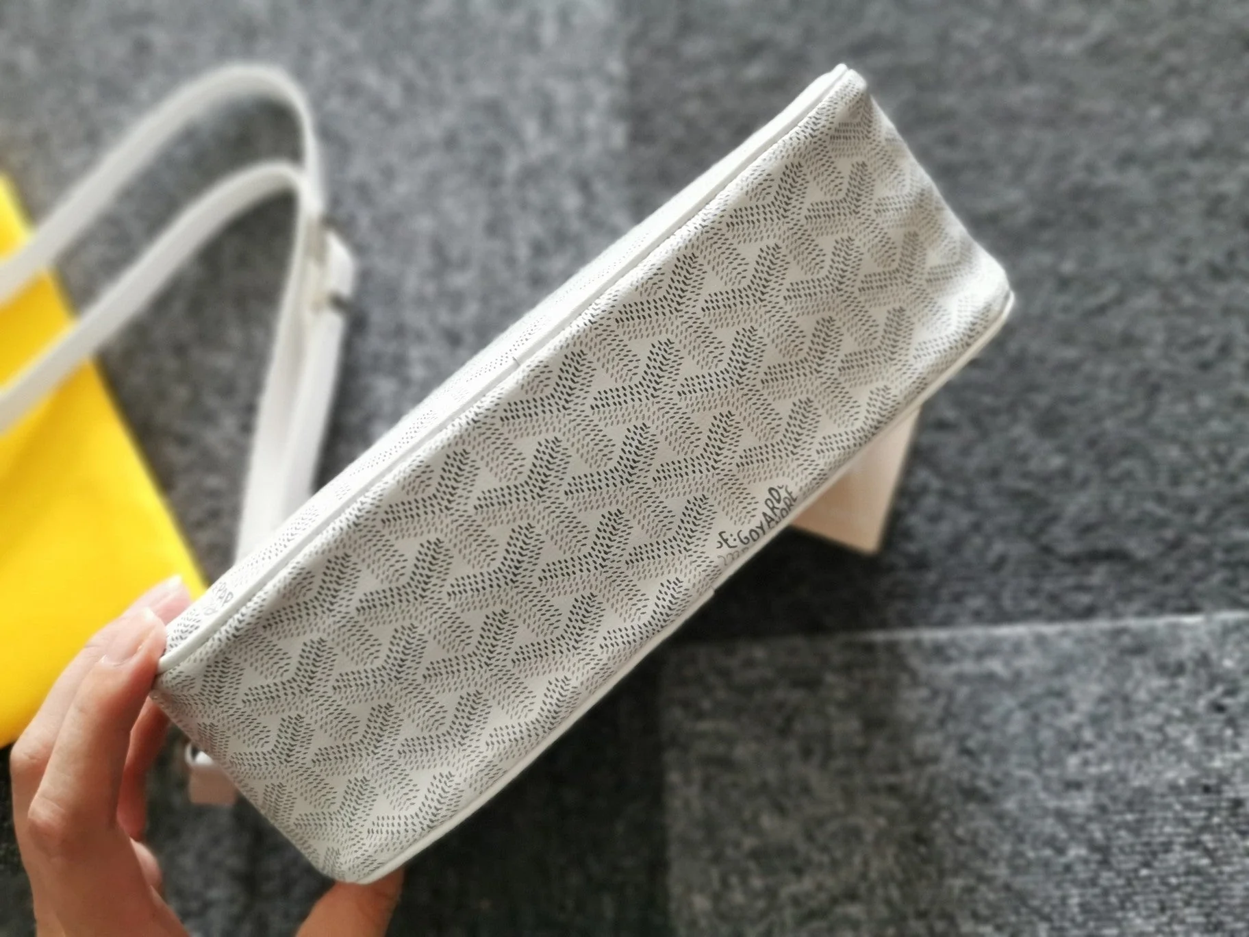 Cap-Vert Pm Bag 23cm White