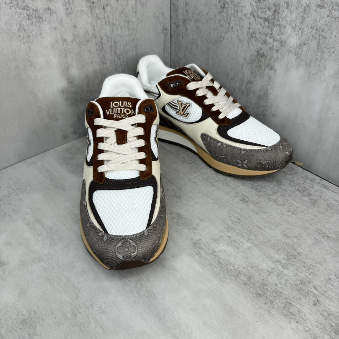 Embossed cowhide sneakers