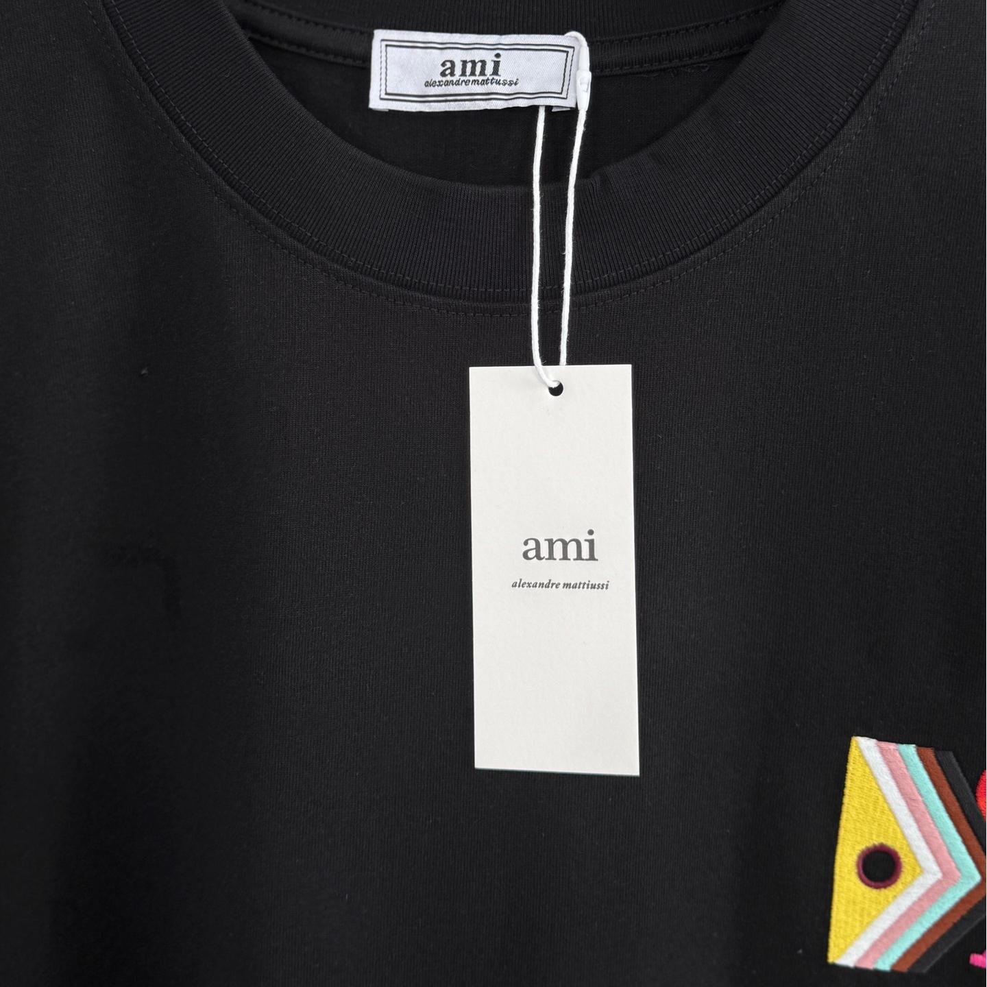 New Rainbow Heart Round Neck T-shirt