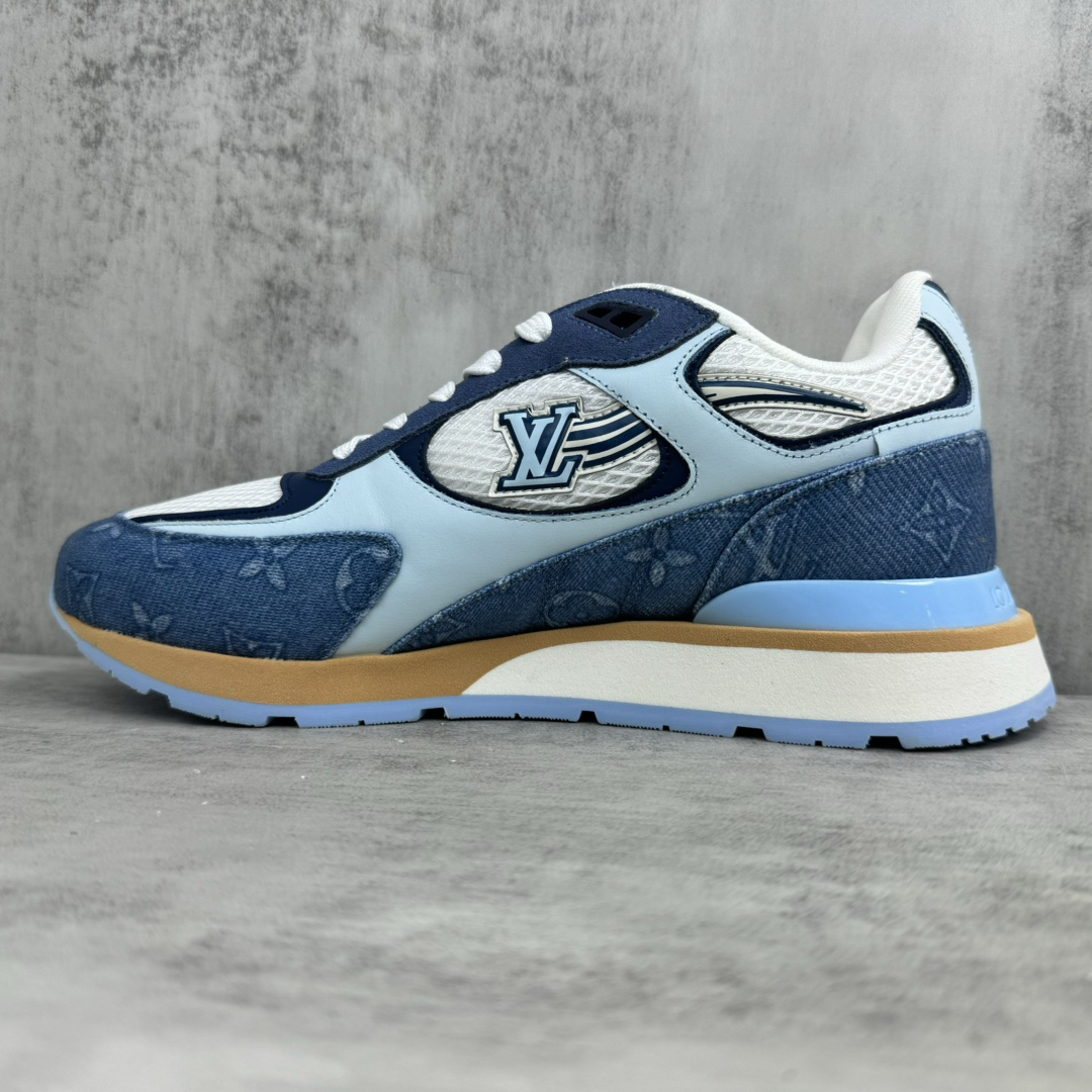 Embossed cowhide sneakers