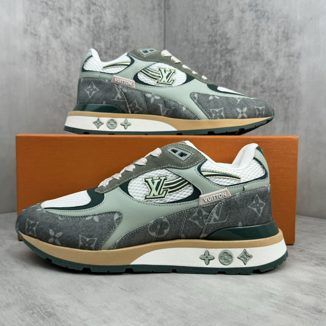 Embossed cowhide sneakers