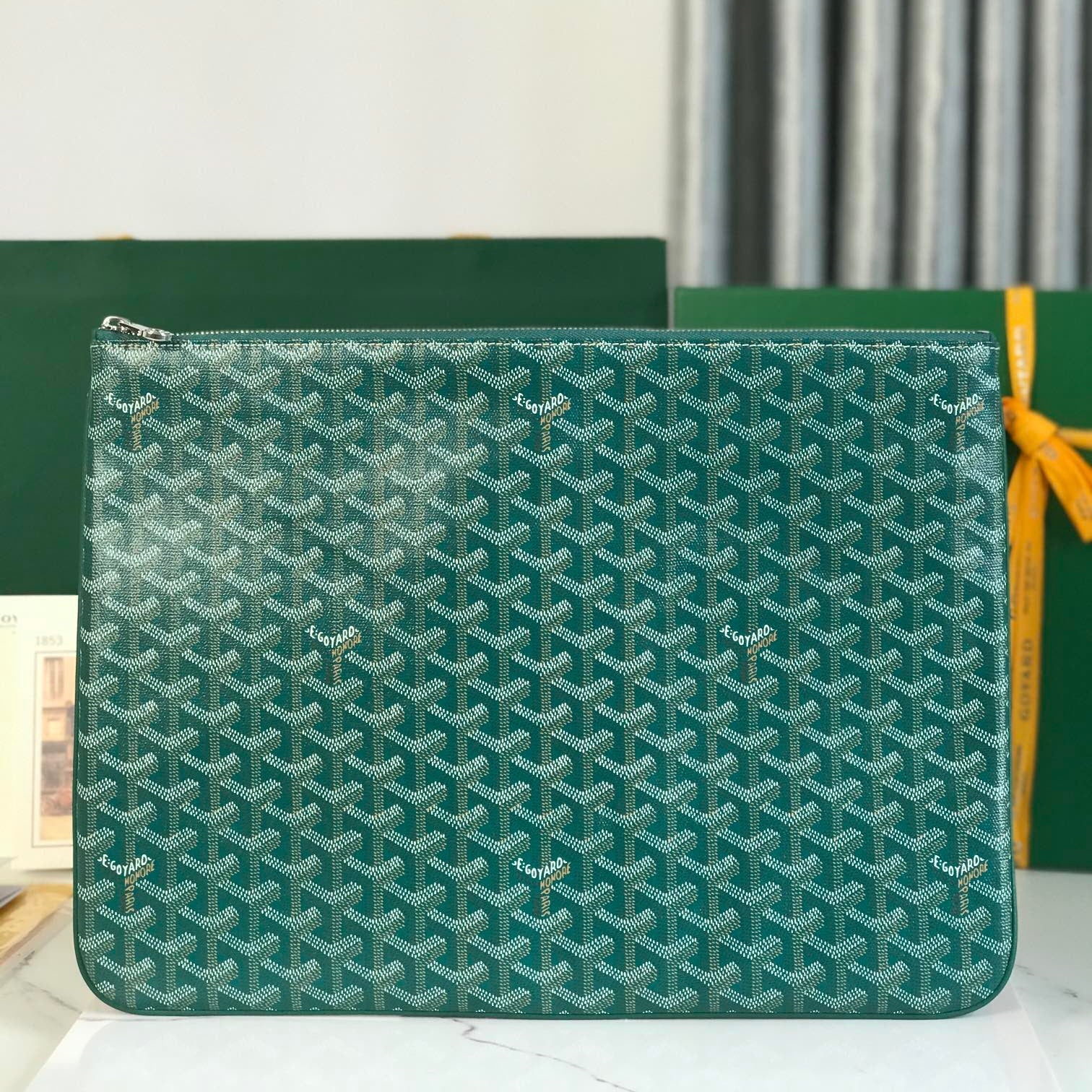 Pouch 40 In Green Canvas