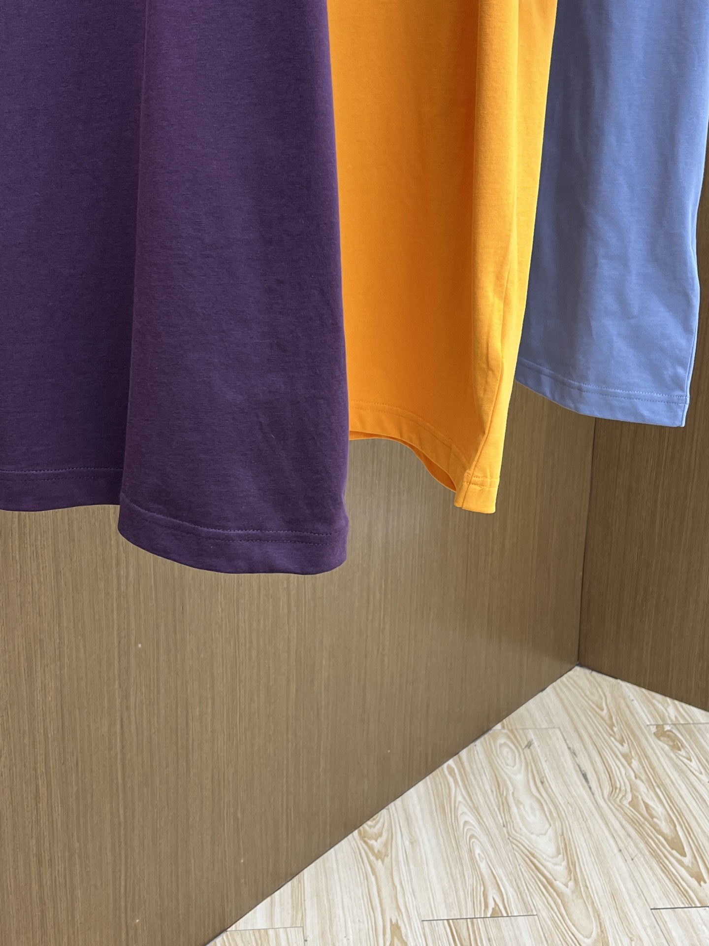 Chest Embossed Letter Short Sleeve T-Shirt