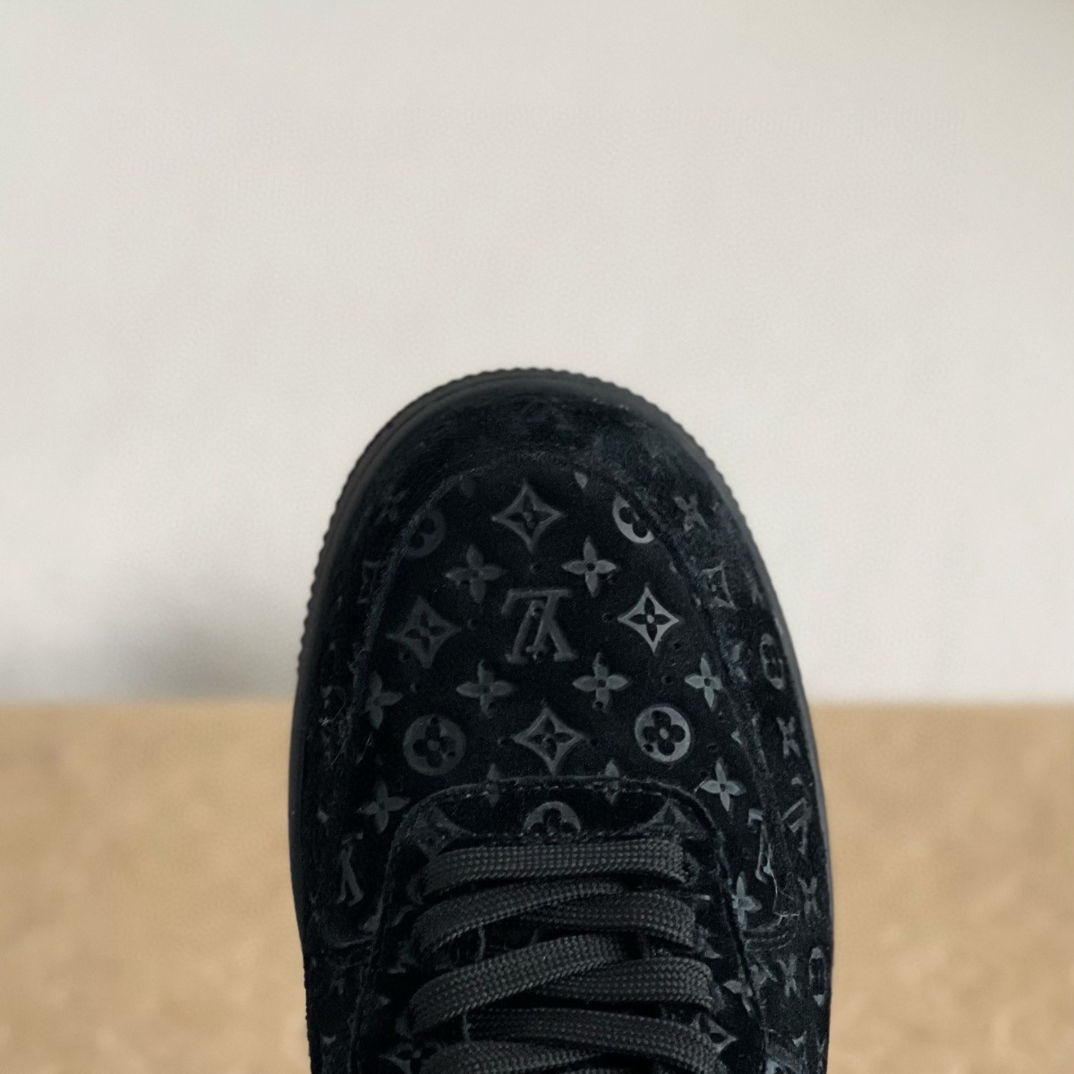 Black\White Lettering Sneakers