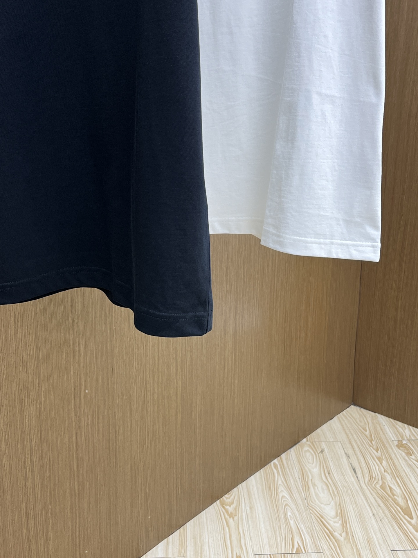 Chest Embossed Letter Short Sleeve T-Shirt