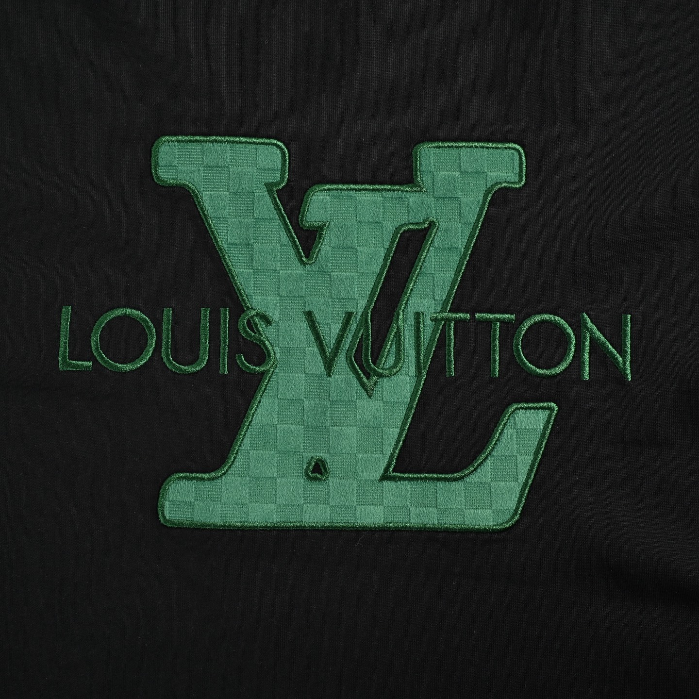 Patch lettering embroidered T-shirt