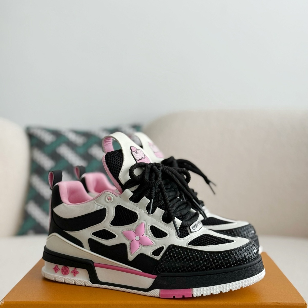Black and pink couple sneakers