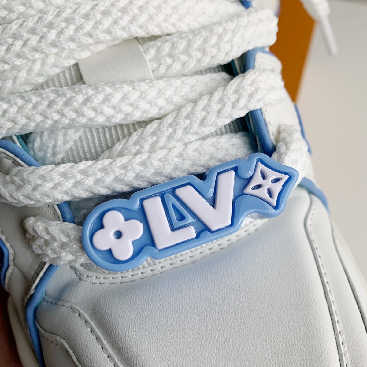 Blue casual sneakers