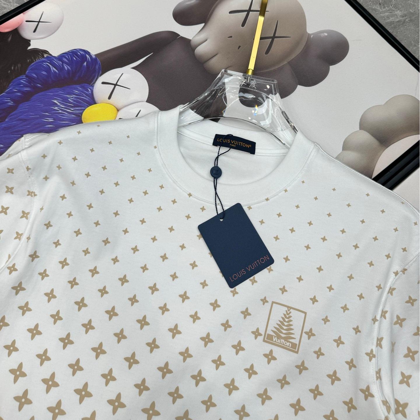 New short-sleeved round neck T-shirt