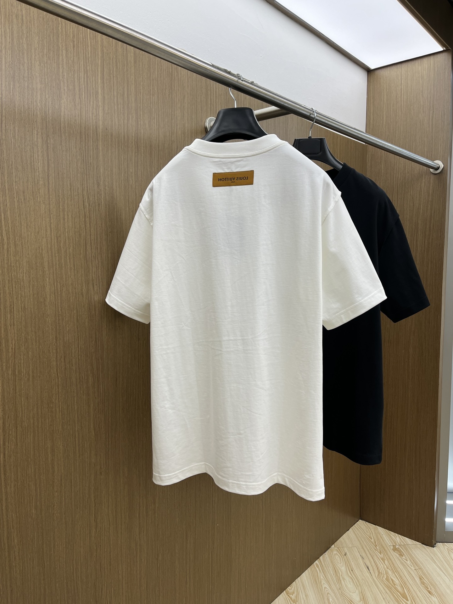 Chest Embossed Letter Short Sleeve T-Shirt