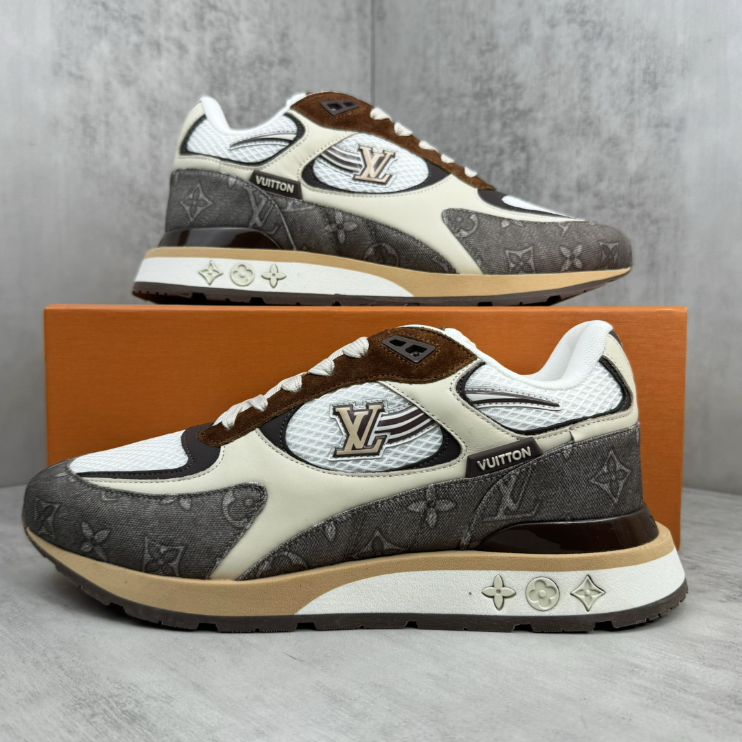 Embossed cowhide sneakers