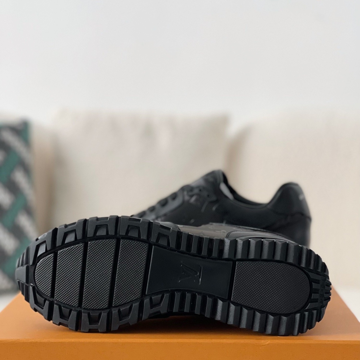 Run Away lridescent Black Men's