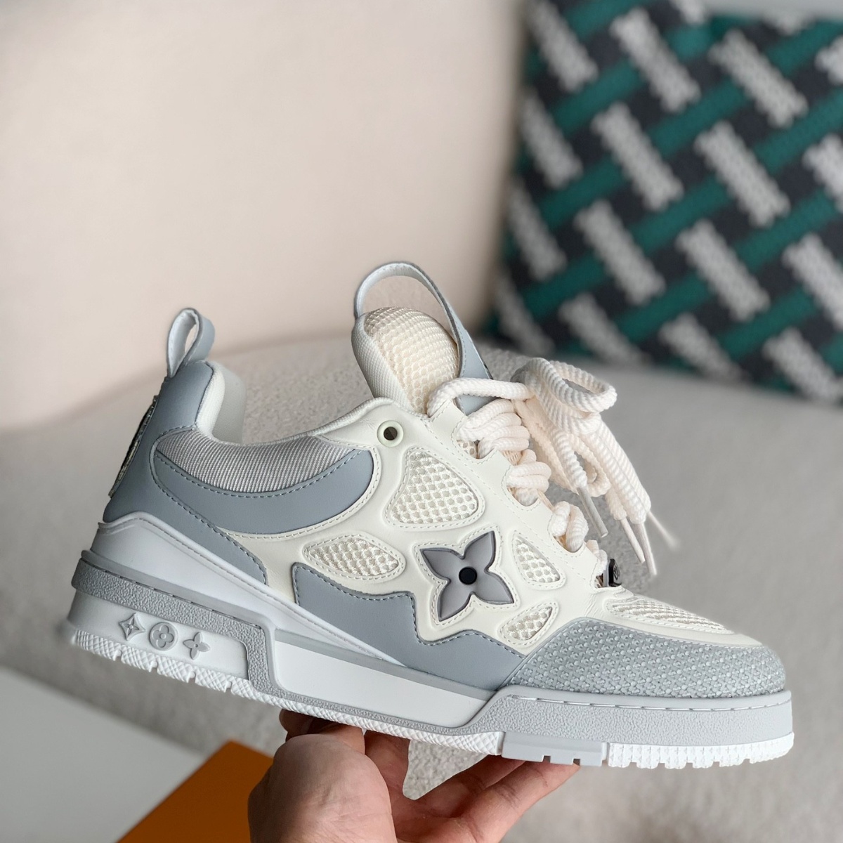 Monogram Trainer Hellgrauer Sneaker