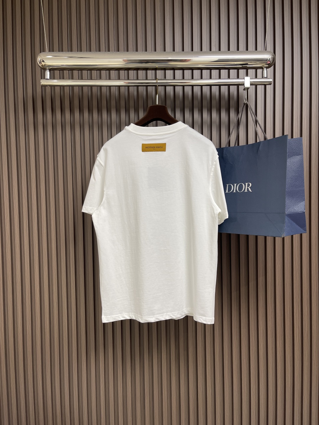 Embossed short-sleeved T-shirt