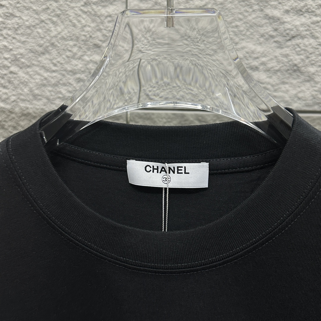 Silicone font letter T-shirt