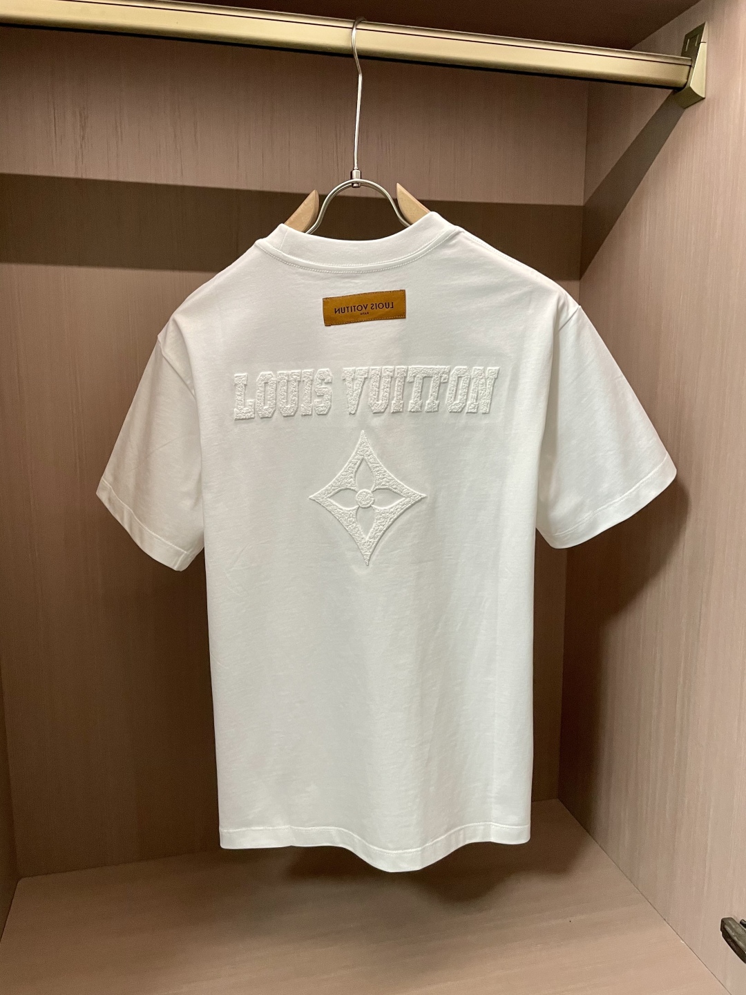 Latest short-sleeved round neck T-shirt