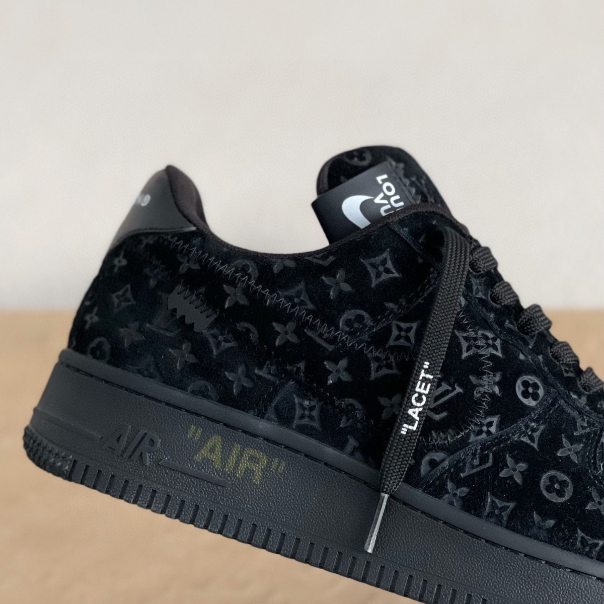 Black\White Lettering Sneakers