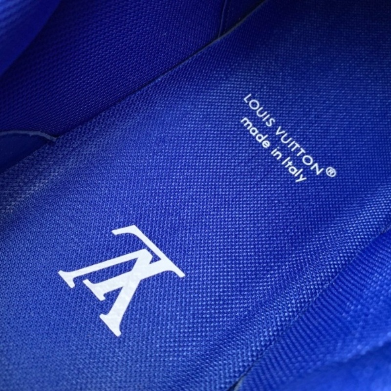 Blue skateboard sneakers