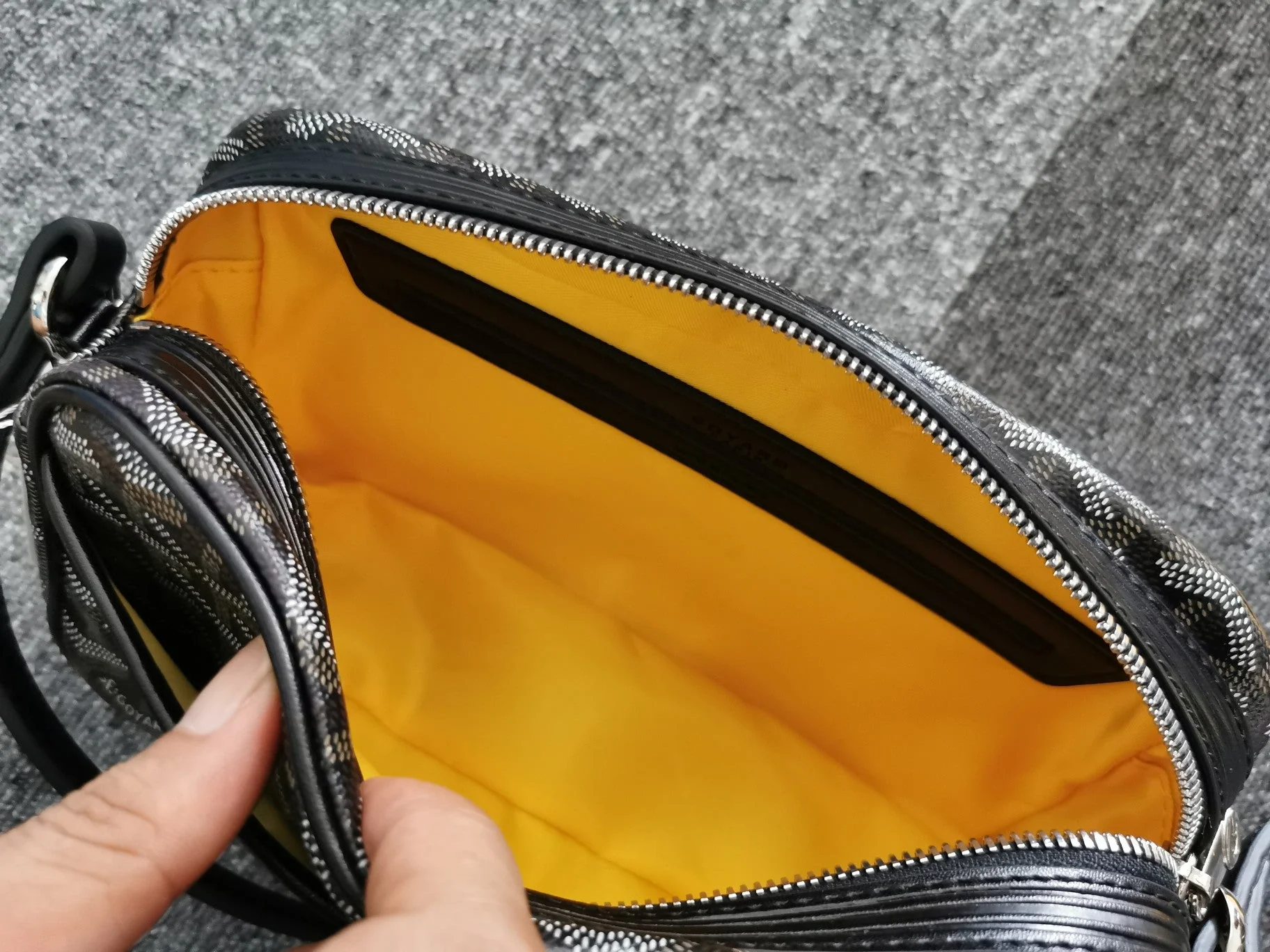 Cap-Vert Pm Bag 23cm Black