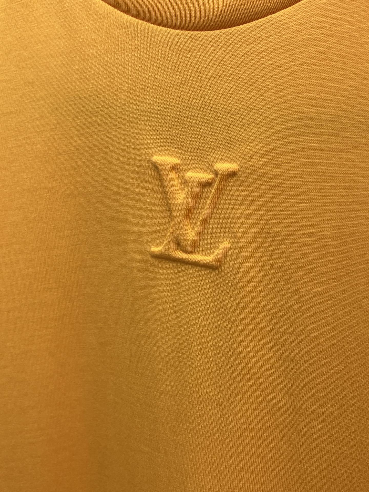 Chest Embossed Letter Short Sleeve T-Shirt