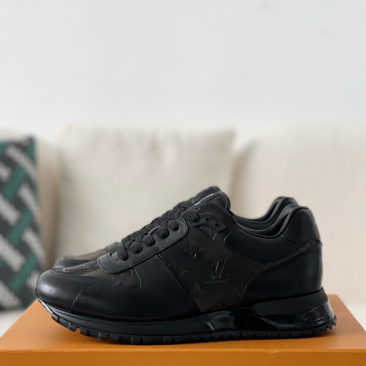 Run Away lridescent Black Men's