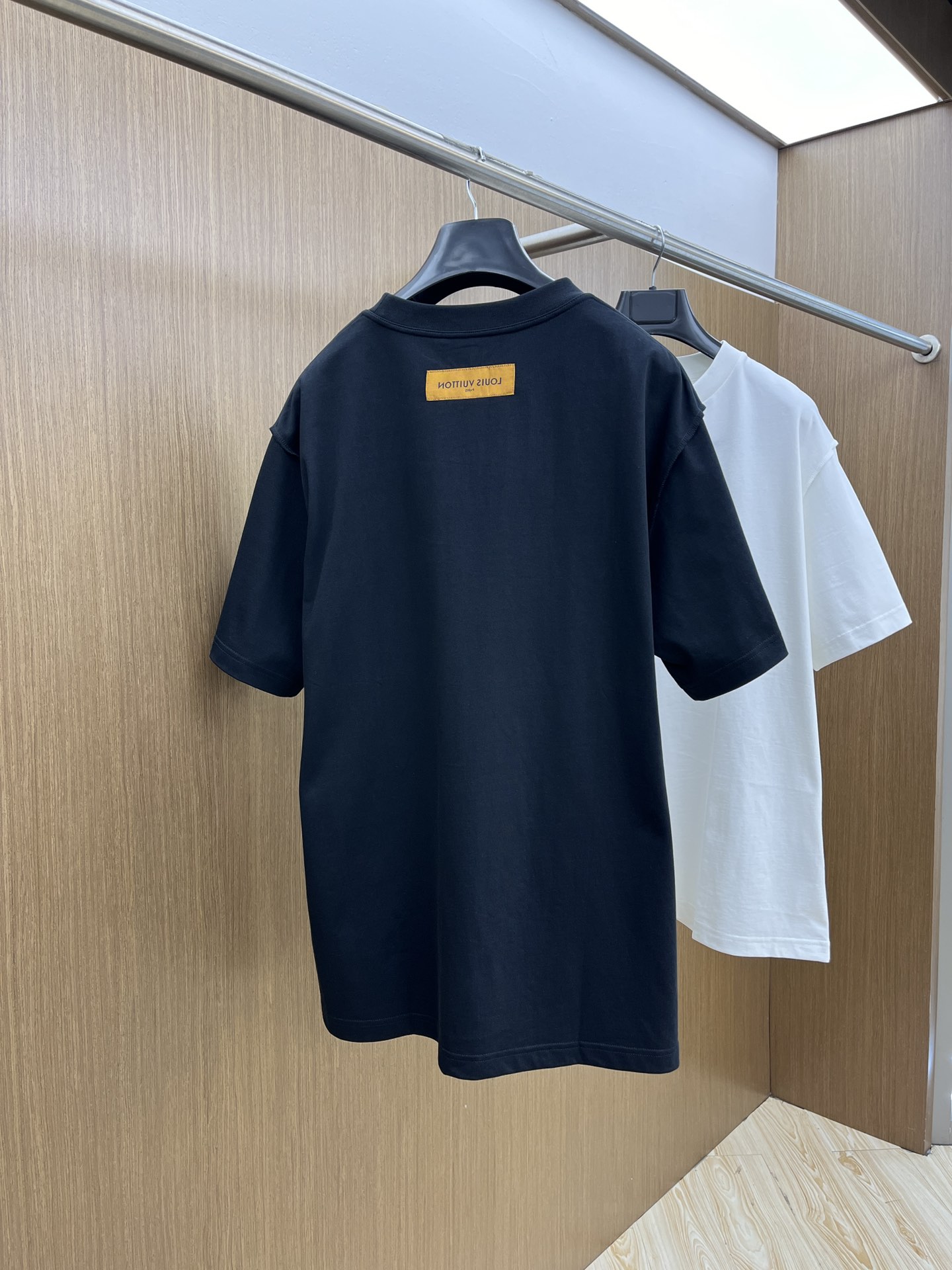 Chest Embossed Letter Short Sleeve T-Shirt