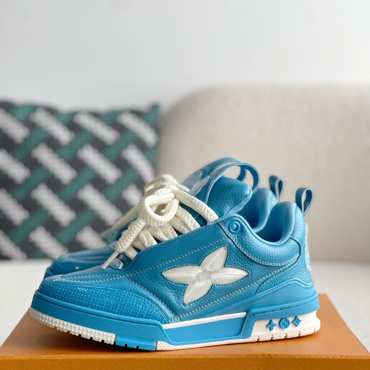 Blue men's sports shoes