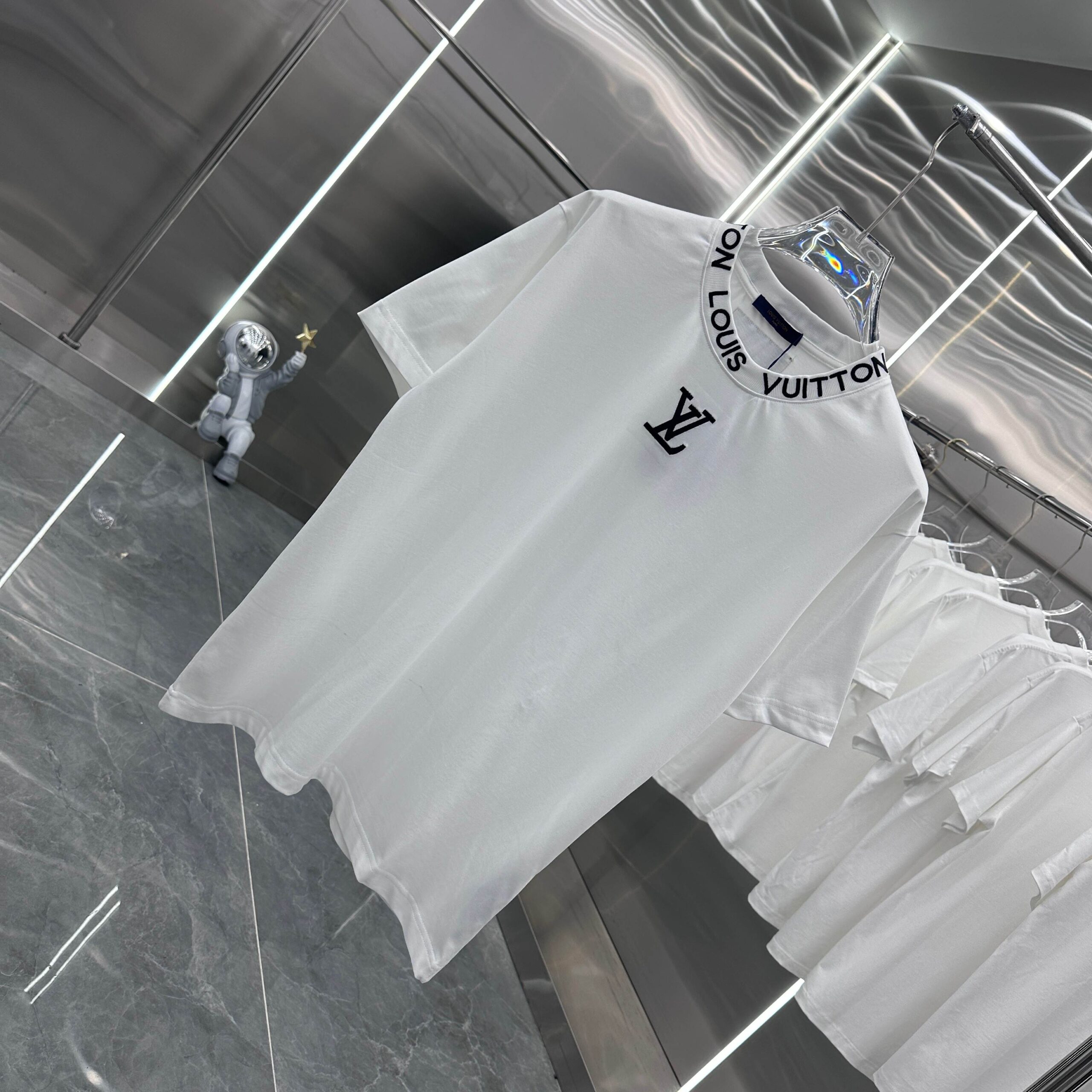 New Collar Pattern Embroidered T-shirt