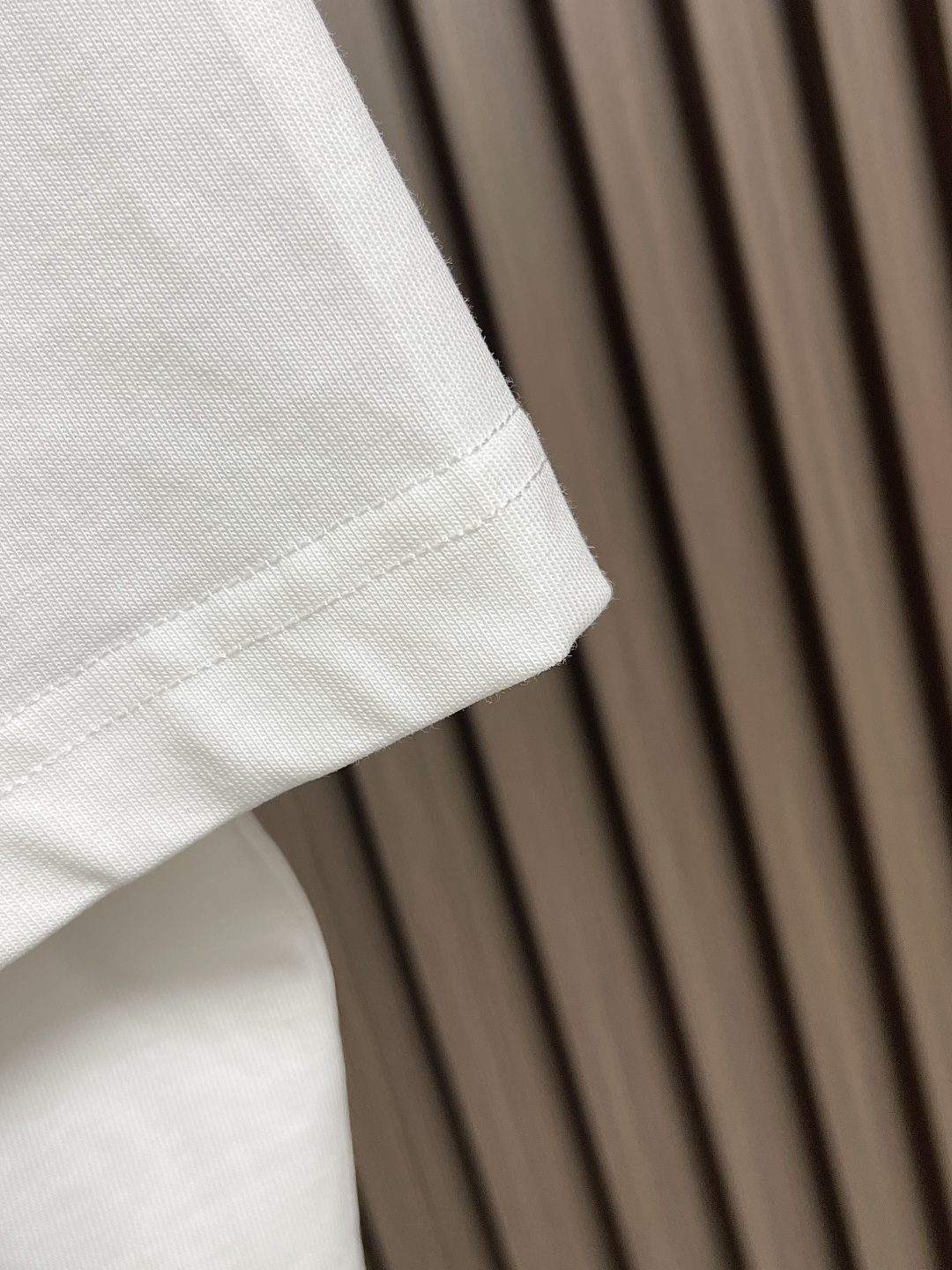 Embossed short-sleeved T-shirt