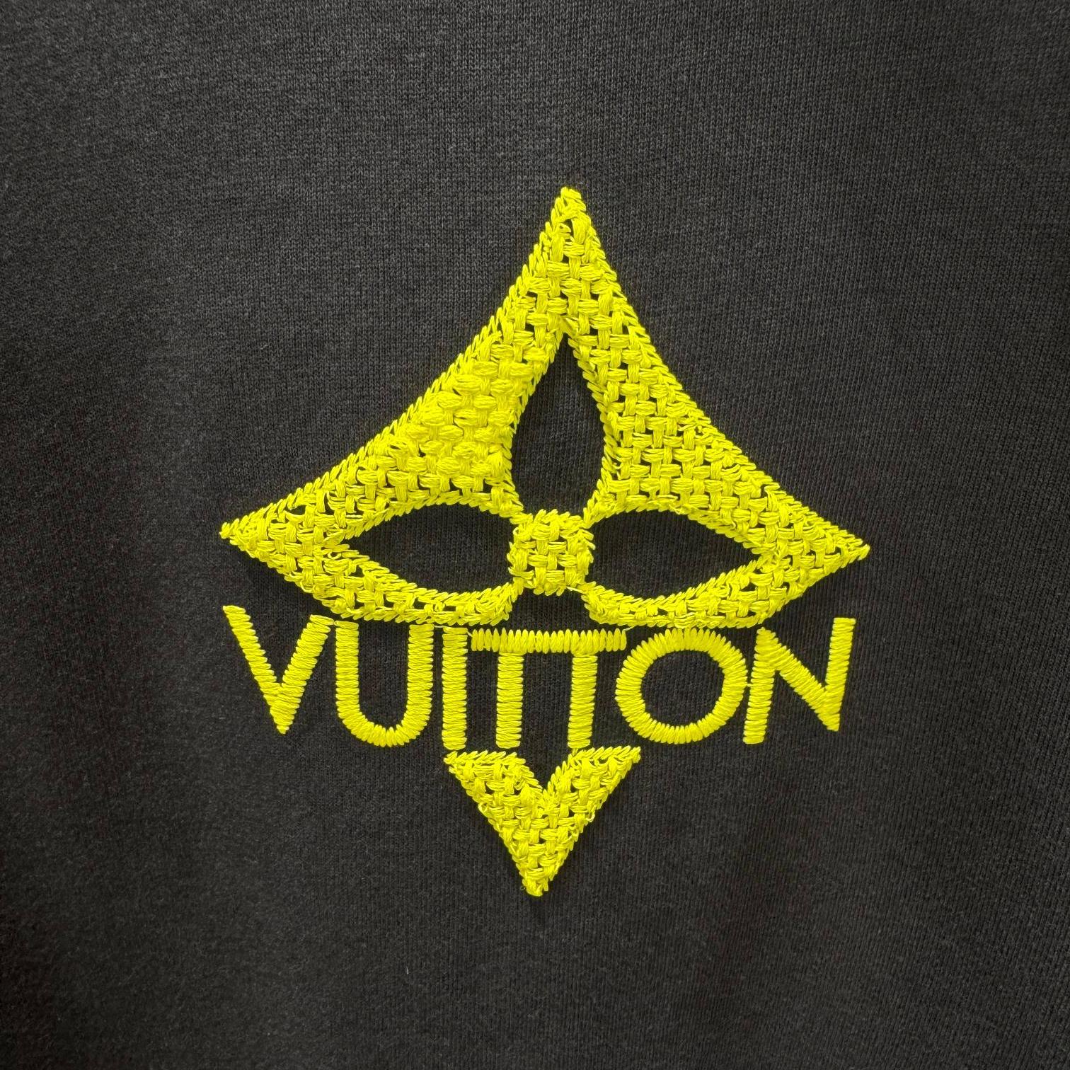 Embroidered round neck short-sleeved T-shirt