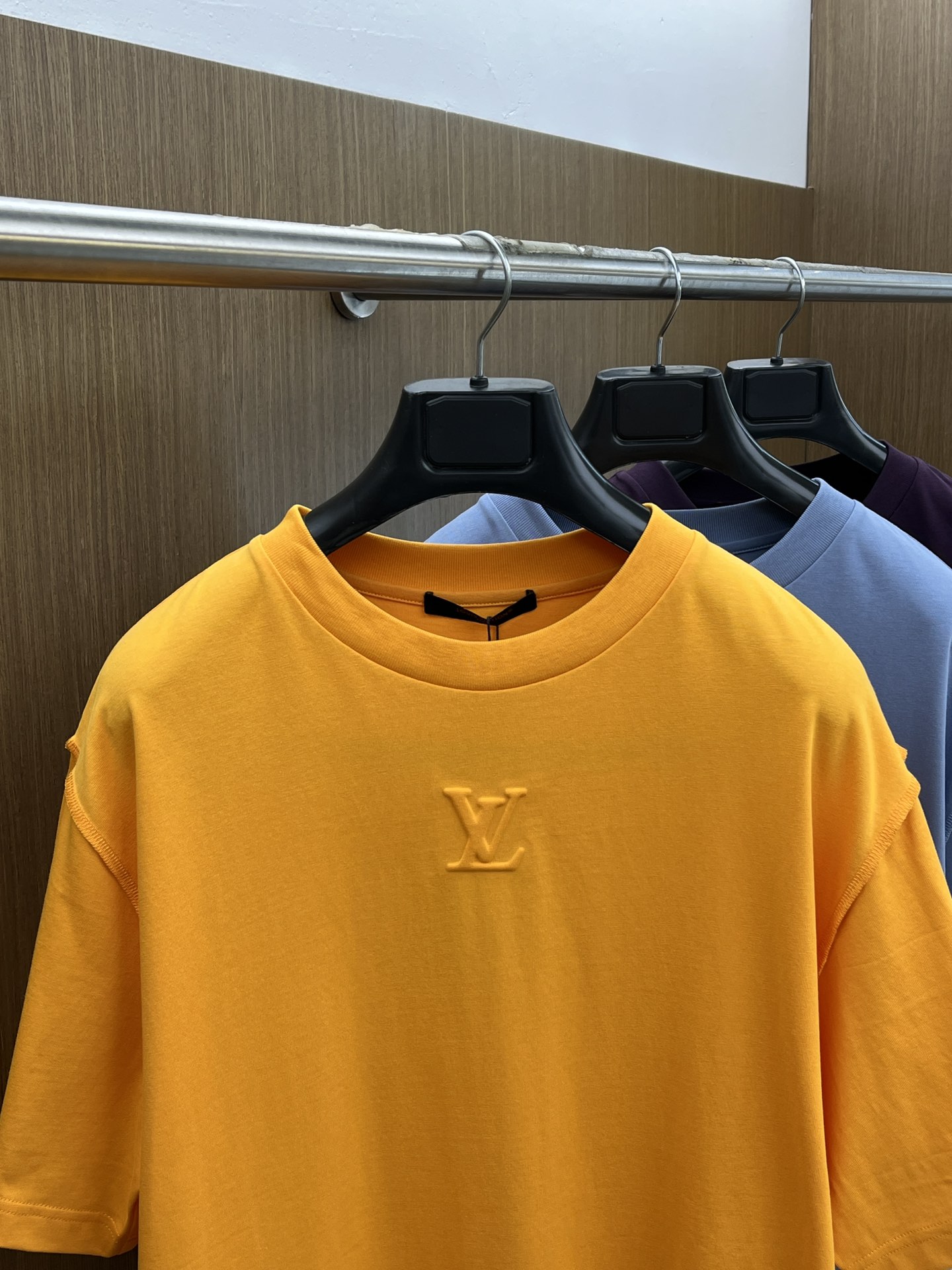 Chest Embossed Letter Short Sleeve T-Shirt