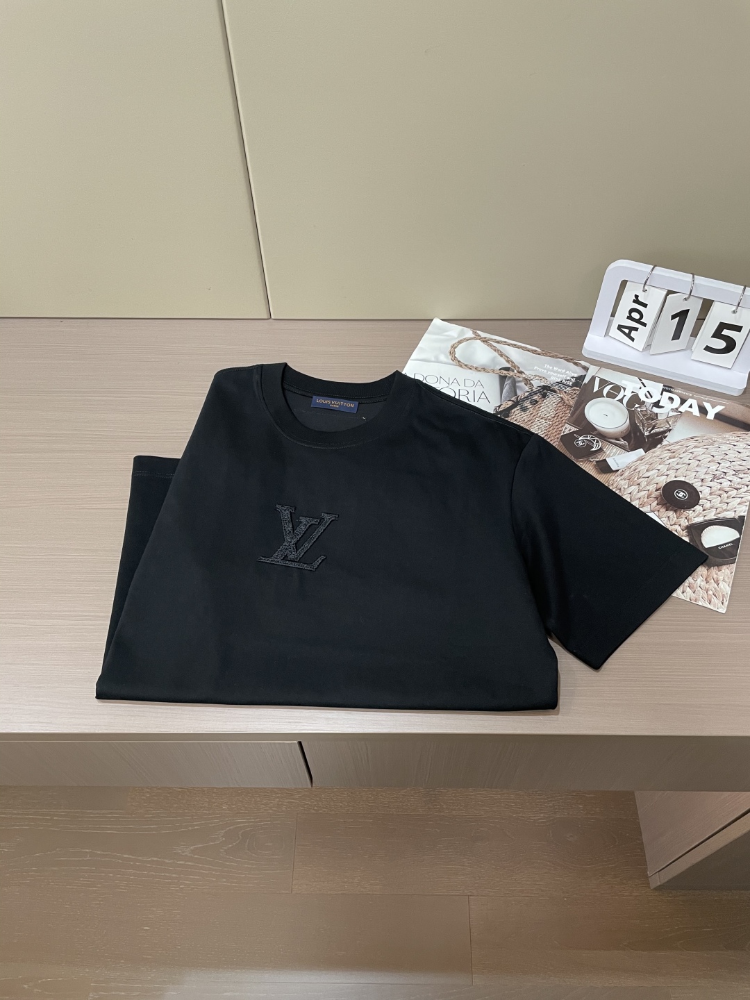 Latest short-sleeved round neck T-shirt